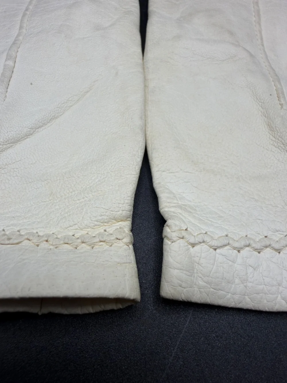 Vintage Off White Leather Ladies Driving Gloves Wrist Gloves, Accessories